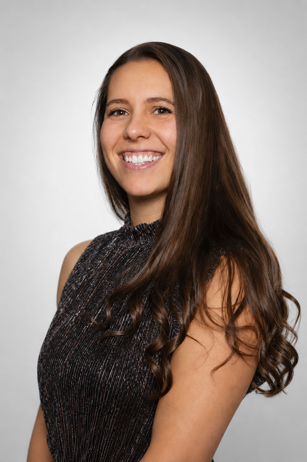 Nicole Mavraganis Headshot